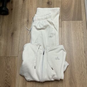 ALO Yoga Accolade Straight Leg Sweatpants and Full Zip Hoodie - Set